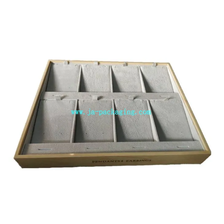 पेंडेंट और झुमके लकड़ी की ट्रे